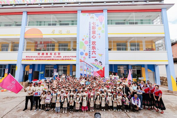 立邦携手公益伙伴电通中国、艺术家刘小备等探访云南柳青立邦希望小学