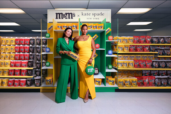 m&m 's x kate spade new york胶囊系列将m&m' s标志性包装和彩色糖果壳与独特的kate spade new york设计和卓越工艺融为一体，通过独一无二的作品提供丰富多彩的乐趣。
